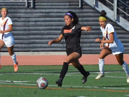 Pirate sophomore Aleesa Ramirez scored the game-winner in the 88th minute Saturday, leading Ventura to a 1-0 victory over Hartnell on the final day of the New Balance Community College Classic.